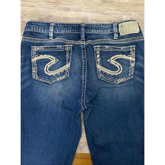 Silver Tuesday Mid Rise Capri Jeans Embroidered Pockets Women’s Sz 16 - Picture 7 of 8
